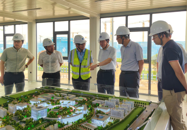 校领导调研新校区建设项目和校园...